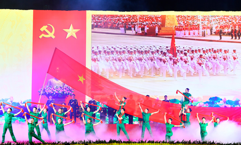 Tiết mục văn nghệ chào mừng tại lễ tuyên dương.