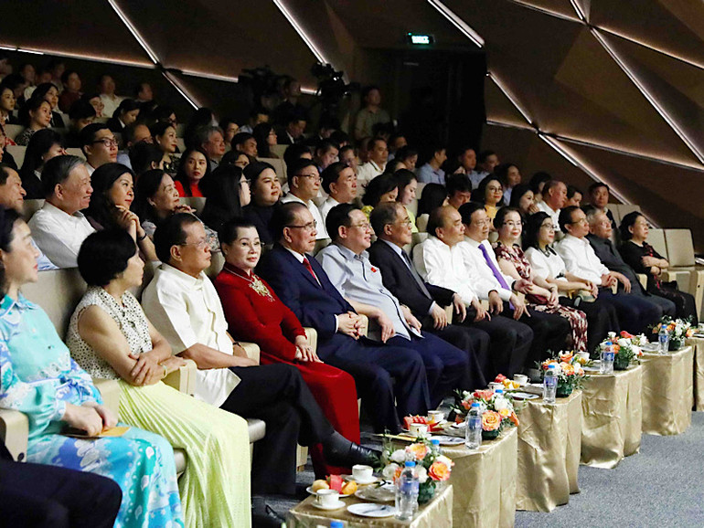 Lãnh đạo Đảng, Nhà nước dự buổi hòa nhạc.