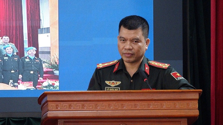 Đại tá Lê Quốc Huy chia sẻ tại tọa đàm.