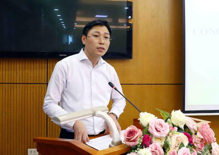 Chánh Văn phòng Bộ Tư pháp Đỗ Xuân Quý thông tin tại họp báo.