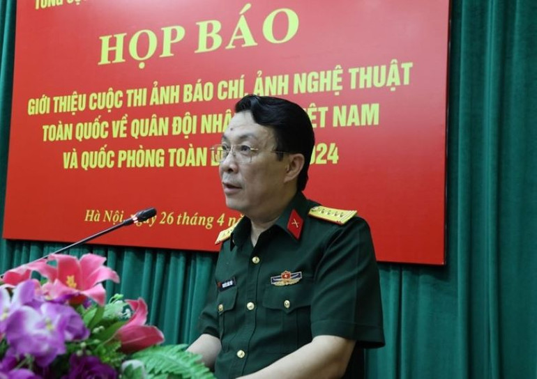 Đại tá Nguyễn Xuân Thủy phát biểu tại họp báo.