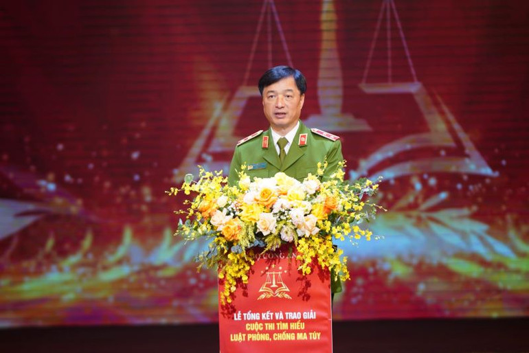 Trung tướng Nguyễn Duy Ngọc phát biểu tại lễ tổng kết và trao giải.