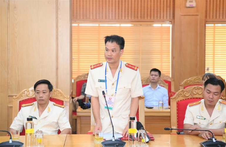 Đại úy Hoàng Văn Minh.