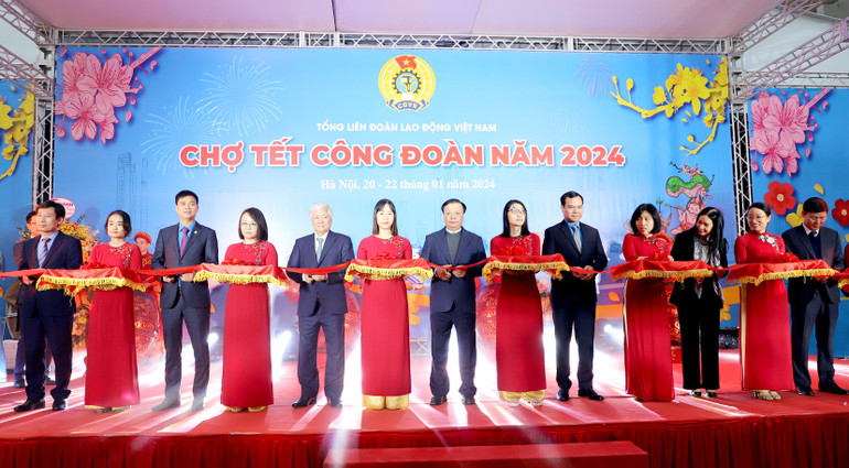 Khai mạc Chợ Tết Công đoàn năm 2024.