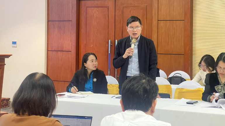 Phó Ban Tuyên giáo, Tổng Liên đoàn Lao động Việt Nam Nguyễn Mạnh Kiên đóng góp ý kiến.