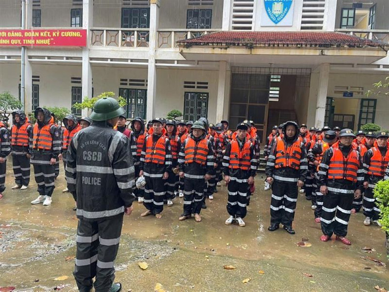 Bộ Tư lệnh Cảnh sát cơ động ra quân ứng trực tại 1 số tỉnh miền núi phía bắc ảnh hưởng mưa lũ.