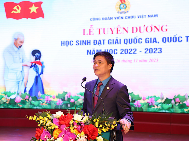 Đồng chí Ngọ Duy Hiểu phát biểu.