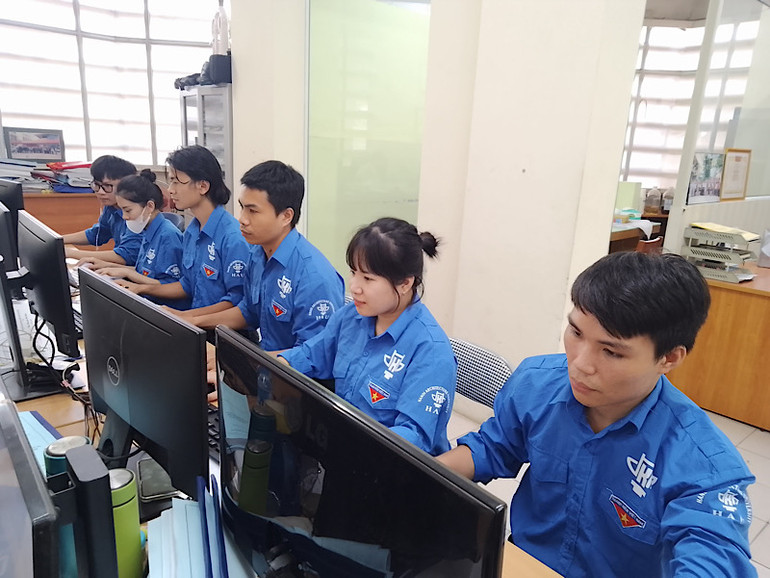 Sinh viên trường Đại học Kiến trúc Hà Nội hưởng ứng cuộc thi.