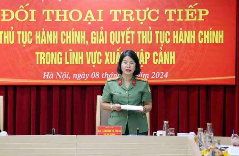 Đại tá Trương Thị Thu Ba, Phó Cục trưởng Cục Quản lý xuất nhập cảnh thông tin tình hình xuất, nhập cảnh.