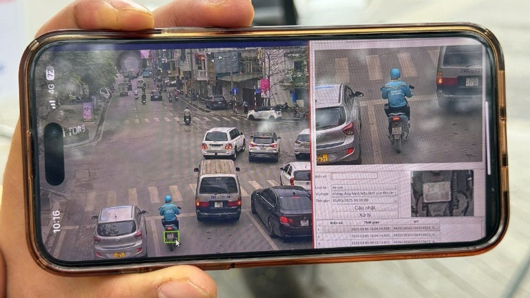 Hình ảnh phương tiện giao thông vi phạm được ghi nhận qua hệ thống camera. Hình ảnh phương tiện giao thông vi phạm được ghi nhận qua hệ thống camera.