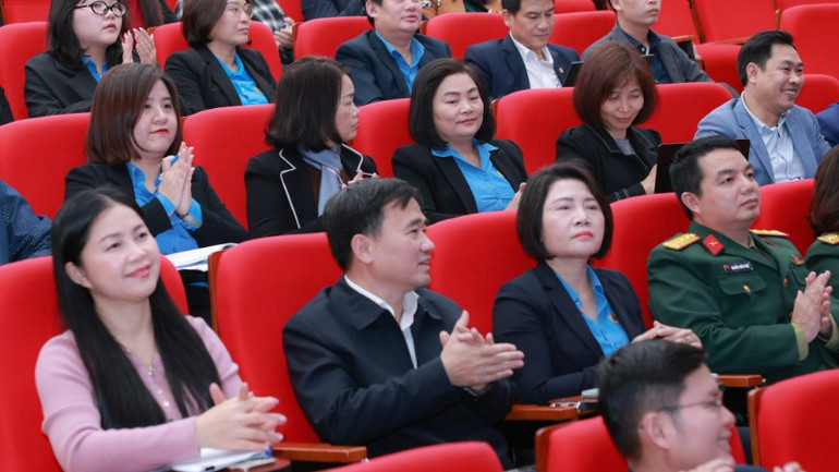 Các đại biểu tham dự hội nghị.