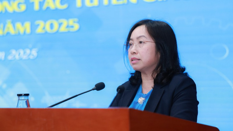 Phó Chủ tịch Thường trực Tổng Liên đoàn Lao động Việt Nam Thái Thu Xương phát biểu khai mạc.