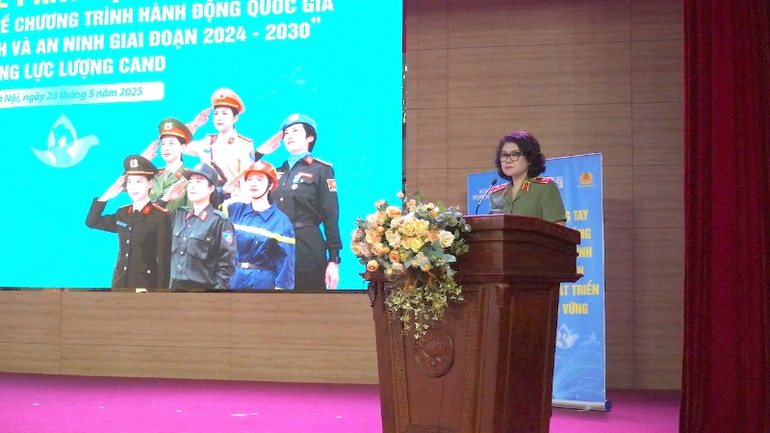 Thiếu tướng Ngô Hoài Thu, Phó Cục trưởng Cục Công tác chính trị phát biểu tại lễ phát động.