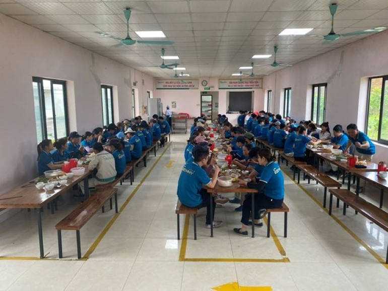 Bữa cơm Công đoàn tại Công ty Cổ phần Gemmy Tân Sơn (huyện Tân Sơn, tỉnh Phú Thọ).
