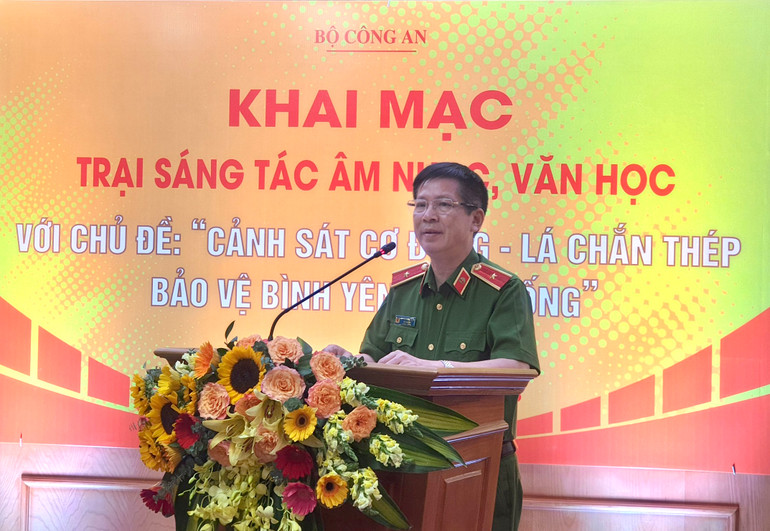 Thiếu tướng Nguyễn Ngọc Thanh, Phó Tư lệnh Cảnh sát Cơ động phát biểu.