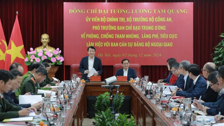 Đại tướng Lương Tam Quang, Ủy viên Bộ Chính trị, Bộ trưởng Công an phát biểu tại buổi làm việc với Ban Cán sự đảng Bộ Ngoại giao về phòng, chống tham nhũng, lãng phí, tiêu cực.