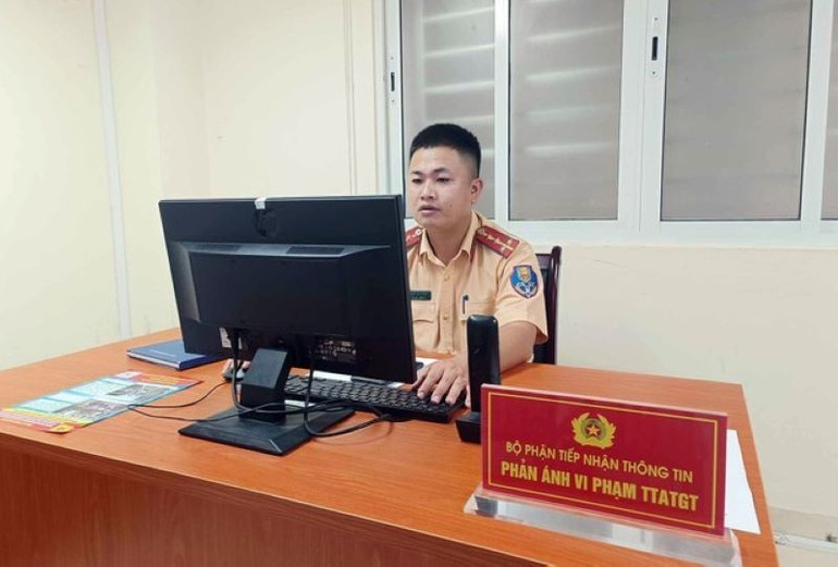 Bộ phận tiếp nhận thông tin phản ánh vi phạm trật tự an toàn giao thông - Công an thành phố Hà Nội.