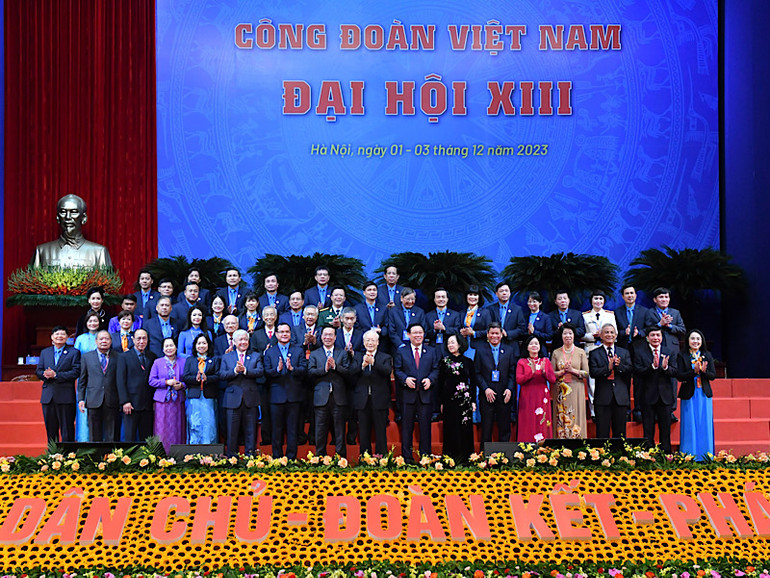 Tổng Bí thư Nguyễn Phú Trọng, Chủ tịch nước Võ Văn Thưởng, Chủ tịch Quốc hội Vương Đình Huệ và các đại biểu dự đại hội.