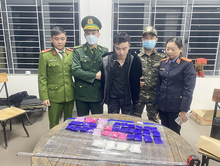 Ma túy được ngụy trang tinh vi, gửi xe khách nhập cảnh qua Cửa khẩu quốc tế Lao Bảo bị lực lượng chức năng bắt giữ.