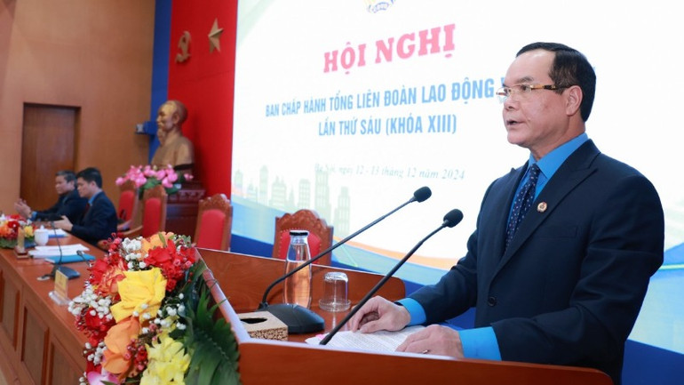 Chủ tịch Tổng Liên đoàn Lao động Việt Nam Nguyễn Đình Khang phát biểu khai mạc.