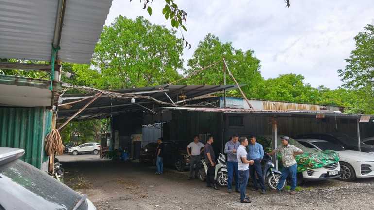 Bãi xe chưa được cấp phép kinh doanh nhưng ngang nhiên hoạt động.