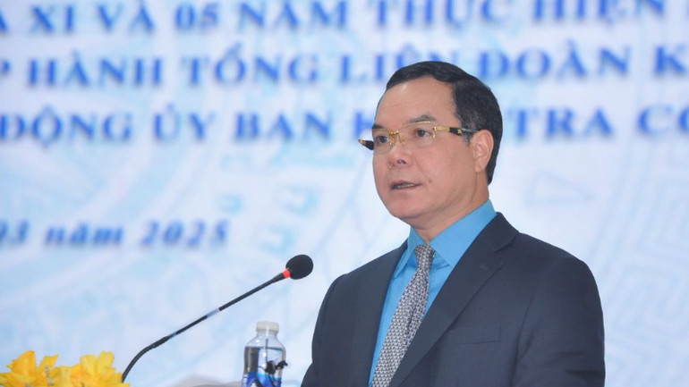 Đồng chí Nguyễn Đình Khang phát biểu khai mạc hội nghị. Đồng chí Nguyễn Đình Khang phát biểu khai mạc hội nghị.