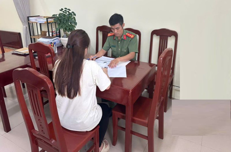 Đối tượng đăng tin sai sự thật tại cơ quan công an.