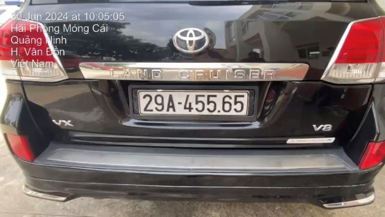 Biển lật phía trong mang BKS 29A-45565.