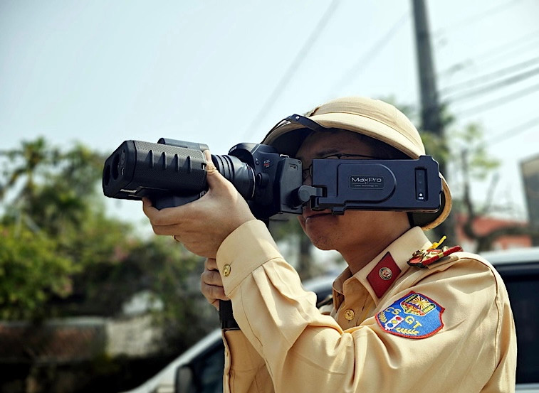 Cảnh sát giao thông thành phố Hà Nội kiểm soát các vi phạm về lỗi tốc độ. Cảnh sát giao thông thành phố Hà Nội kiểm soát các vi phạm về lỗi tốc độ.