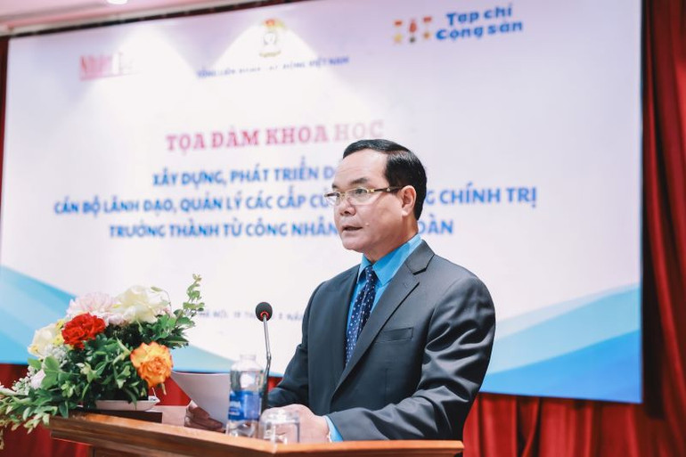 Chủ tịch Tổng Liên đoàn Lao động Việt Nam Nguyễn Đình Khang phát biểu đề dẫn tọa đàm.