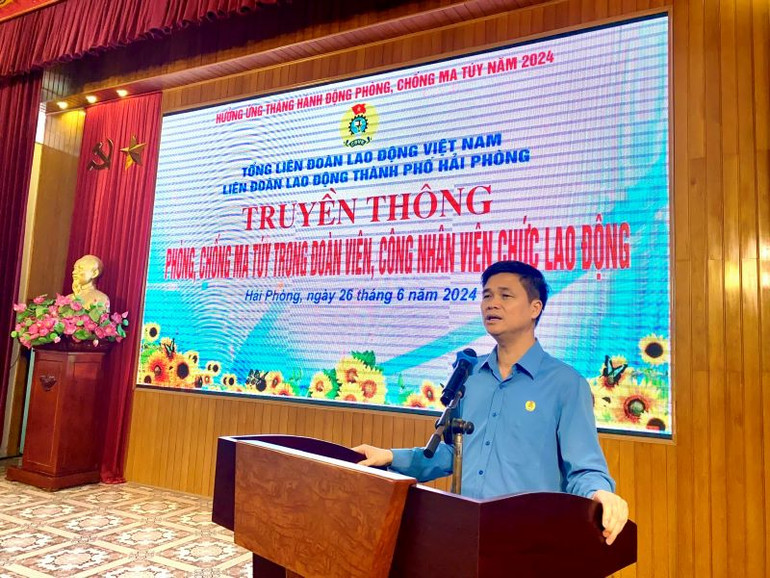 Phó Chủ tịch Liên đoàn Lao động Việt Nam Ngọ Duy Hiểu phát biểu tại chương trình.