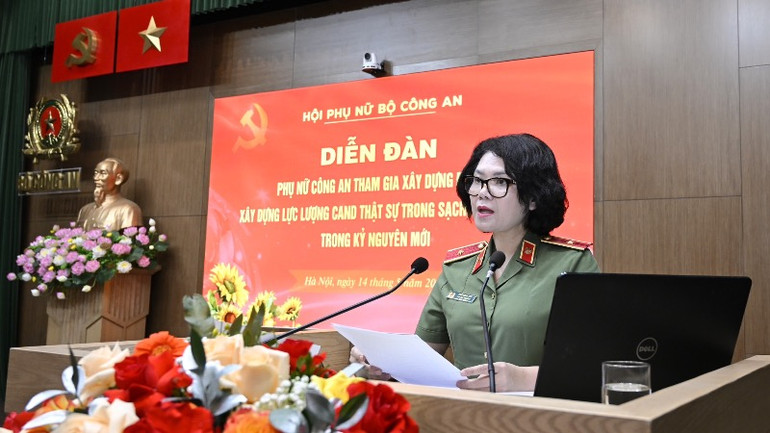 Thiếu tướng Ngô Hoài Thu, Phó Cục trưởng Cục Công tác Chính trị khai mạc diễn đàn. Thiếu tướng Ngô Hoài Thu, Phó Cục trưởng Cục Công tác Chính trị khai mạc diễn đàn.