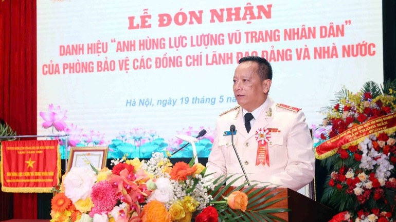 Thiếu tướng Phạm Thanh Hùng, Tư lệnh Bộ Tư lệnh Cảnh vệ phát biểu tiếp thu ý kiến chỉ đạo của Phó Chủ tịch nước. Thiếu tướng Phạm Thanh Hùng, Tư lệnh Bộ Tư lệnh Cảnh vệ phát biểu tiếp thu ý kiến chỉ đạo của Phó Chủ tịch nước.