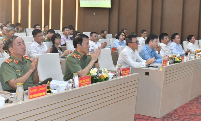 Các đại biểu dự hội nghị.