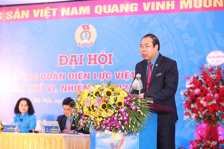 Chủ tịch Công đoàn Điện lực Việt Nam Đỗ Đức Hùng phát biểu khai mạc.