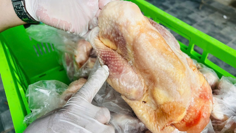 Nhiều sản phẩm có dấu hiệu hư hỏng.