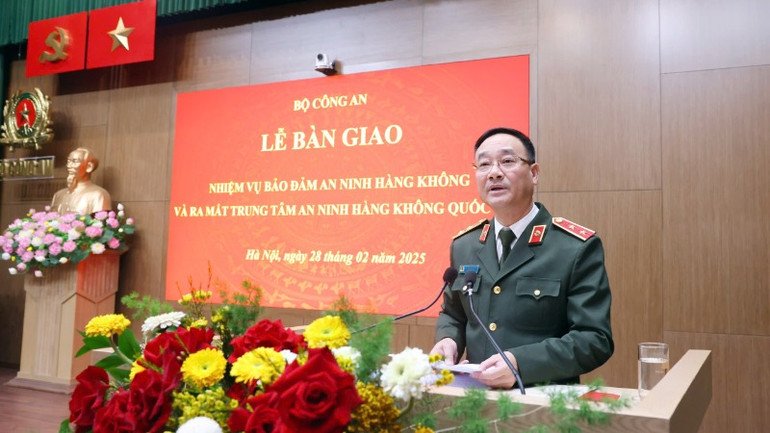 Thứ trưởng Công an Phạm Thế Tùng phát biểu tại lễ bàn giao.