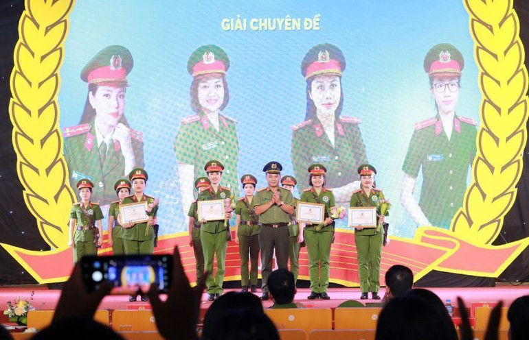 Hội thi góp phần tôn vinh tài năng, bản lĩnh của lực lượng nữ Cảnh sát khu vực.