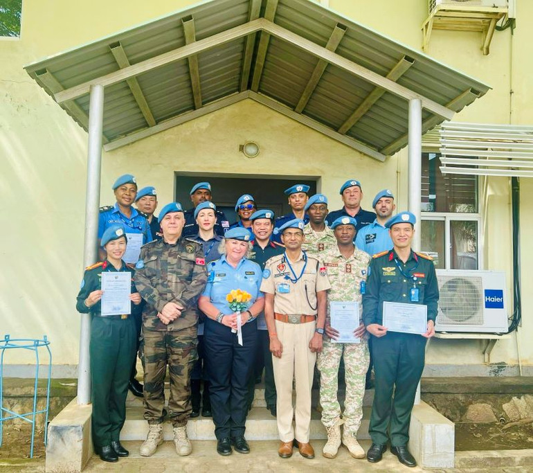 Đồng nghiệp quốc tế chúc mừng Tổ Công tác Công an nhân dân Việt Nam.