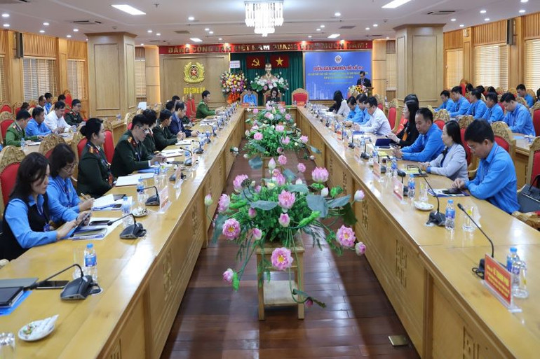 Toàn cảnh diễn đàn.