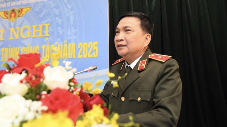 Thiếu tướng Nguyễn Sỹ Quang phát biểu tại hội nghị.