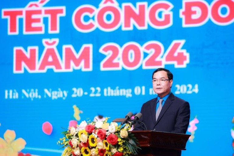 Chủ tịch Tổng Liên đoàn Lao động Nguyễn Đình Khang phát biểu khai mạc.