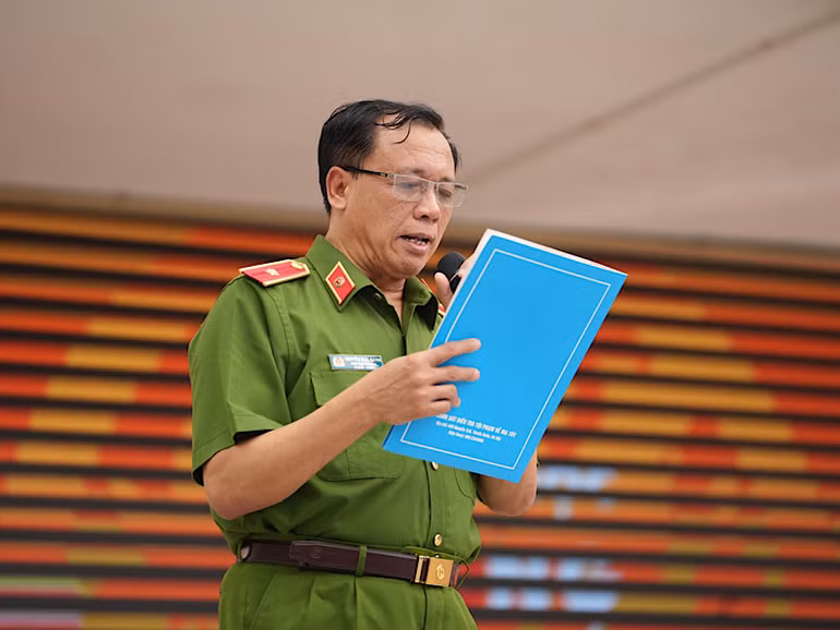 Thiếu tướng Nguyễn Đức Thính, Phó Cục trưởng, Trưởng Ban tổ chức cuộc thi phát biểu.