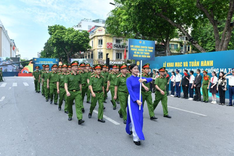 Lực lượng chuyên trách phòng, chống tội phạm về ma túy Bộ Công an tham gia diễu hành.