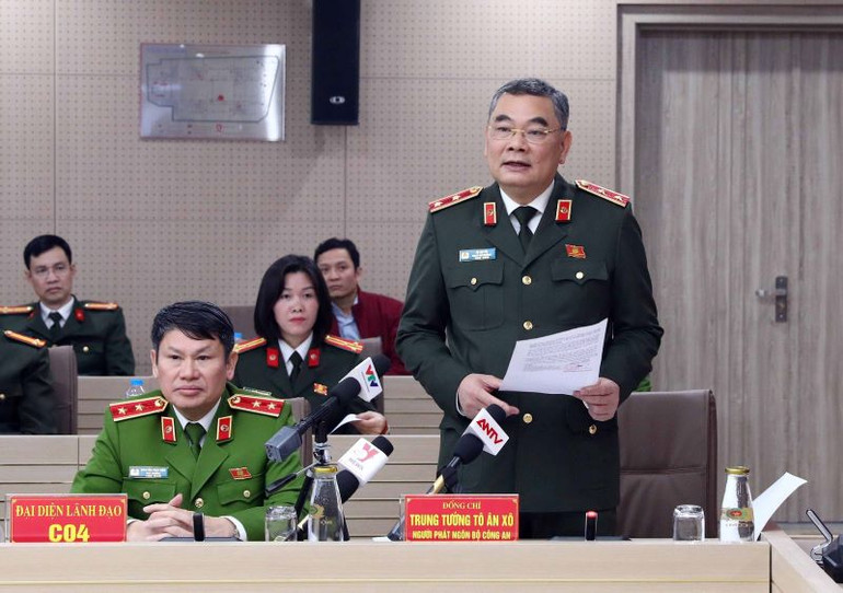 Người phát ngôn Bộ Công an, Trung tướng Tô Ân Xô thông tin về vụ án mới. Người phát ngôn Bộ Công an, Trung tướng Tô Ân Xô thông tin về vụ án mới.