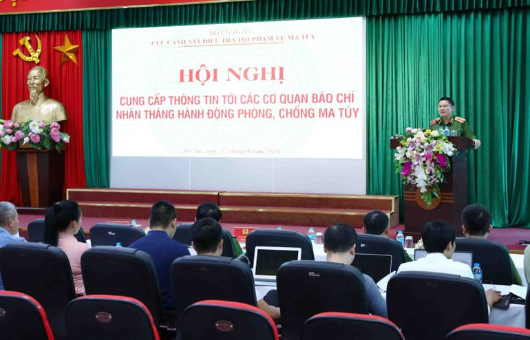 Toàn cảnh hội nghị.