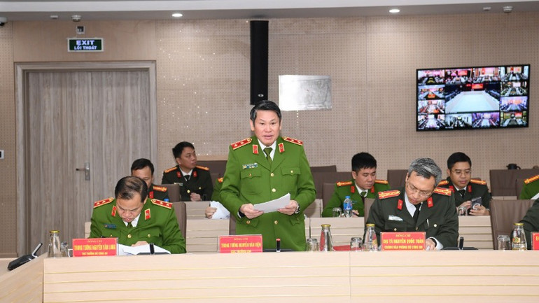 Trung tướng Nguyễn Văn Viện báo cáo phương án sắp xếp, tinh gọn bộ máy sau khi nhận chuyển giao chức năng quản lý Nhà nước.