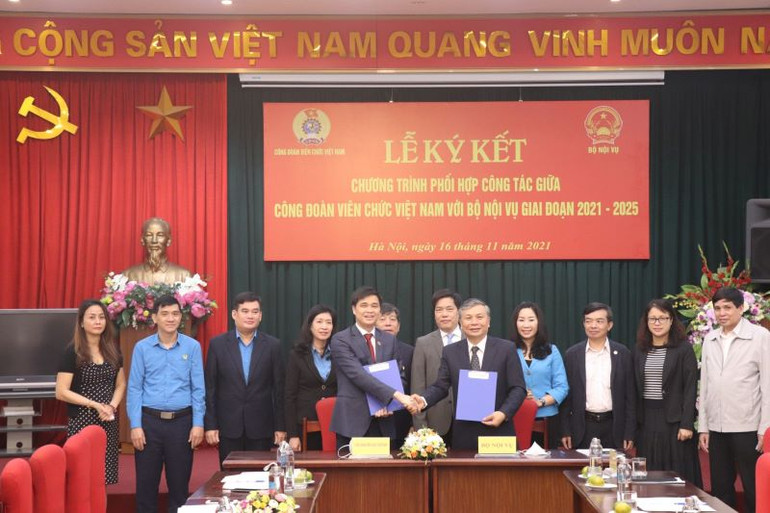 Lễ ký kết chương trình phối hợp giữa Công đoàn Viên chức Việt Nam và Bộ Nội vụ, giai đoạn 2021-2025.