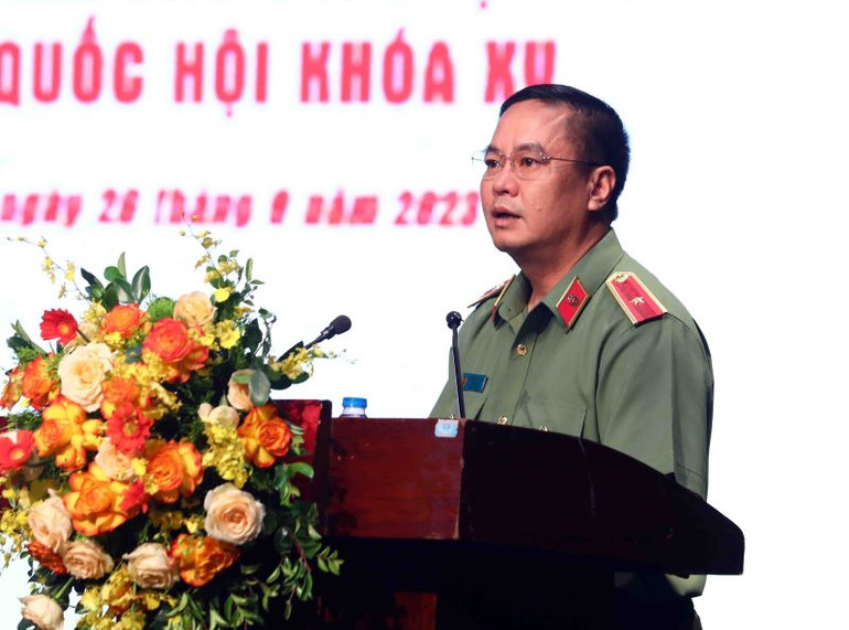 Thiếu tướng Phạm Công Nguyên, Cục trưởng Cục Pháp chế và Cải cách hành chính tư pháp, giới thiệu nội dung một số dự án luật quan trọng.