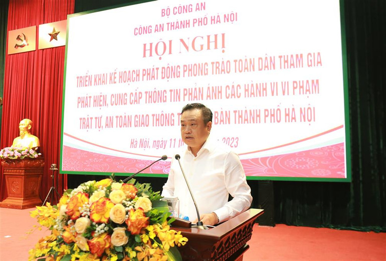 Đồng chí Trần Sỹ Thanh, Phó Bí thư Thành ủy, Chủ tịch Ủy ban nhân dân TP. Hà Nội phát biểu tại hội nghị. Đồng chí Trần Sỹ Thanh, Phó Bí thư Thành ủy, Chủ tịch Ủy ban nhân dân TP. Hà Nội phát biểu tại hội nghị.